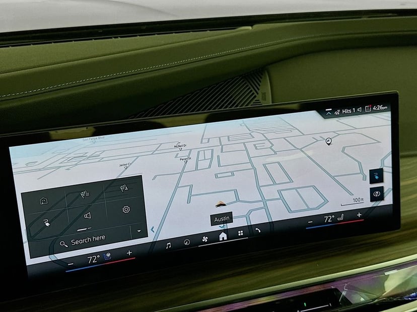 2025 BMW i7 - Image 12