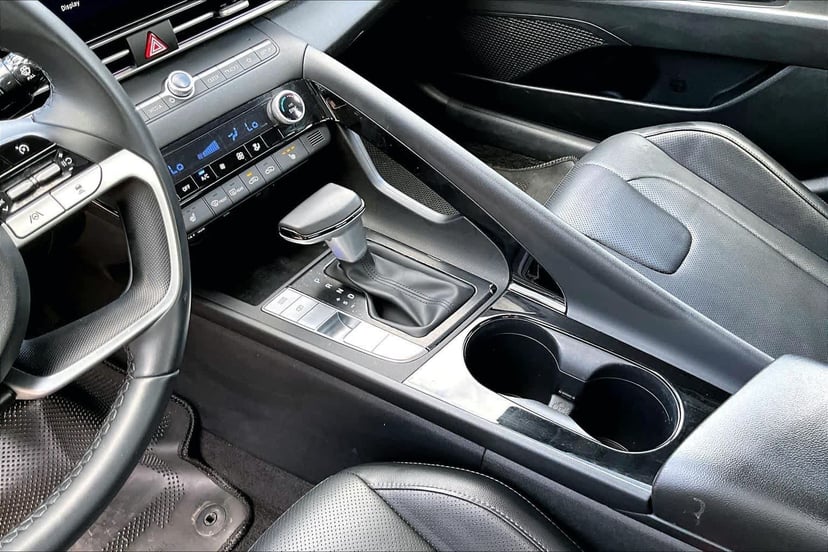 2022 Hyundai Elantra - Image 17