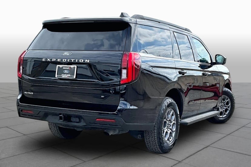 2025 Ford Expedition - Image 13