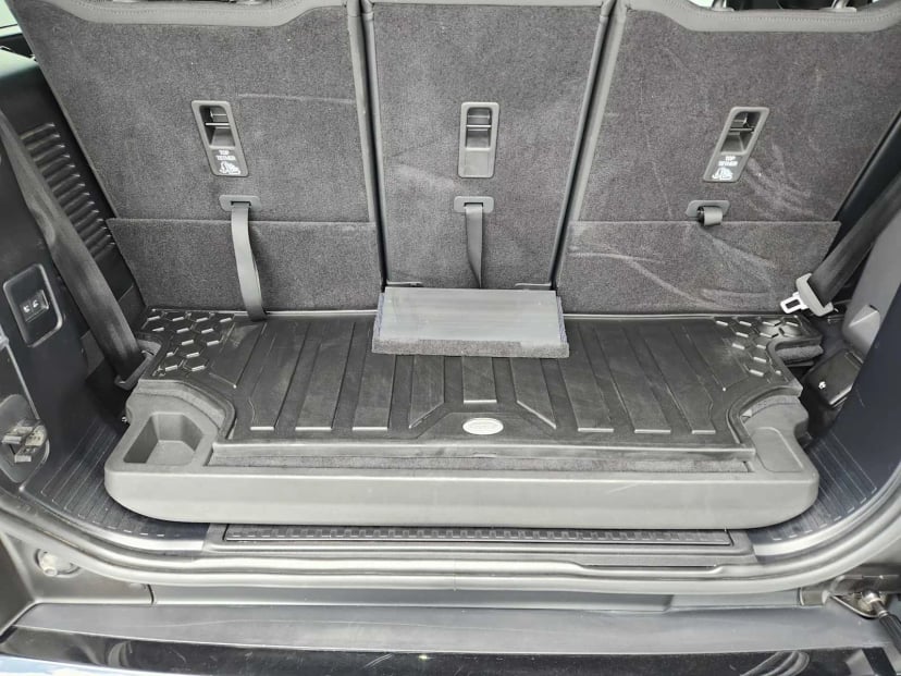 2025 Land Rover Defender - Image 35