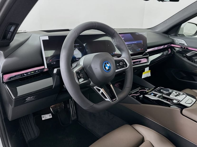2026 BMW i5 - Image 9