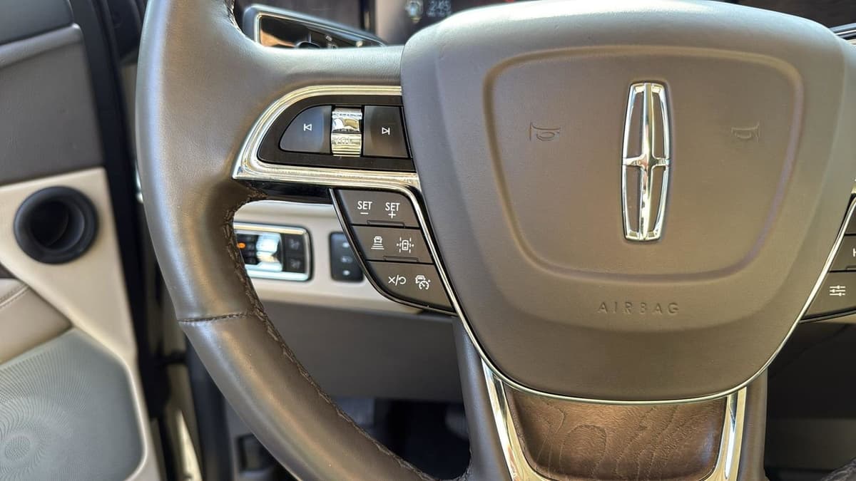 2023 Lincoln Navigator L - Image 17