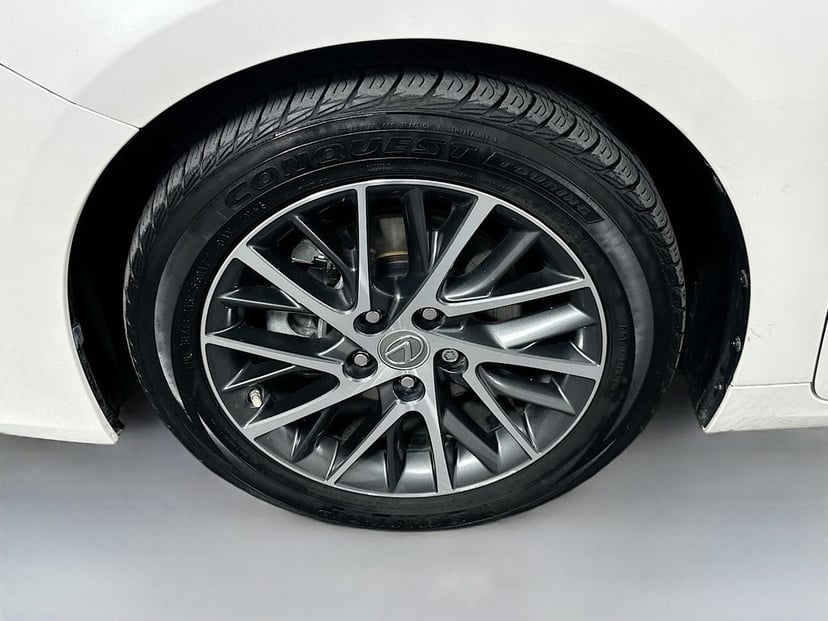 2017 Lexus ES - Image 32