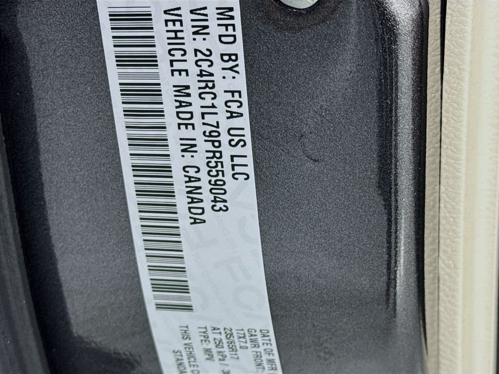 2023 CHRYSLER Pacifica - Image 43