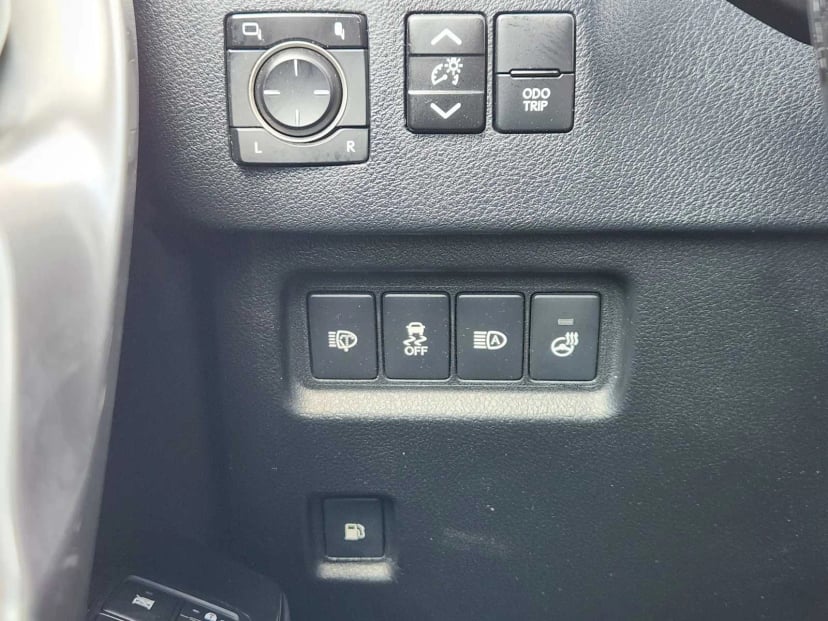 2023 Lexus GX 460 - Image 18