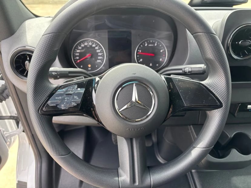 2025 Mercedes-Benz Sprinter 2500 - Image 9