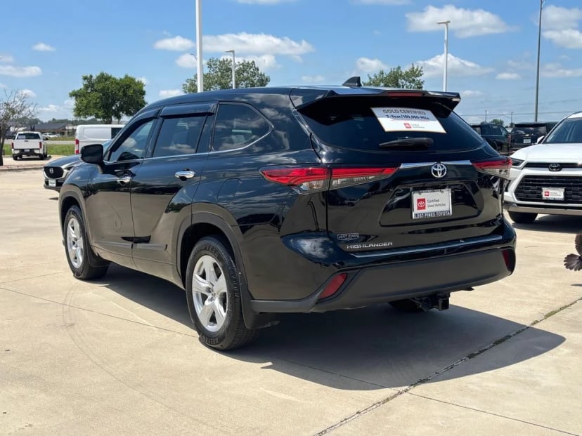 2022 Toyota Highlander - Image 3