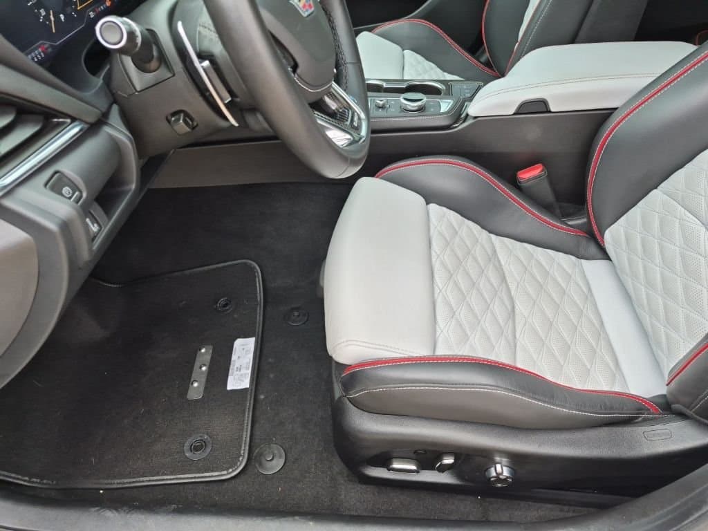 2023 Cadillac CT4 - Image 30