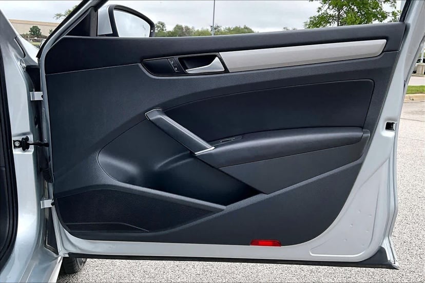 2020 Volkswagen Passat - Image 21