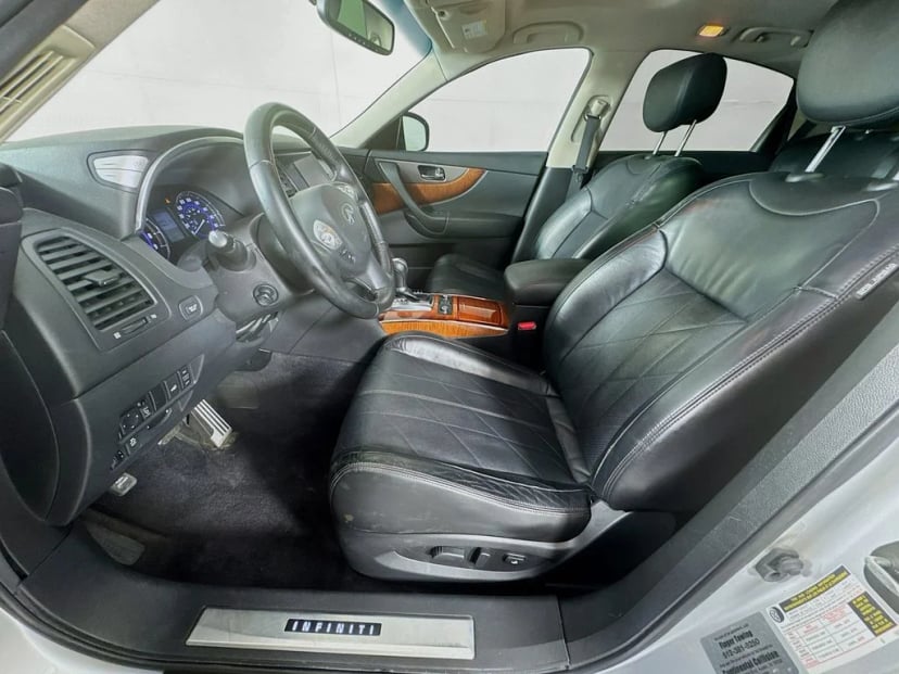 2016 INFINITI QX70 - Image 27