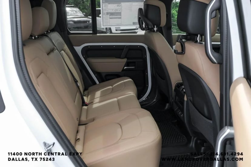 2026 Land Rover Defender 110 - Image 33