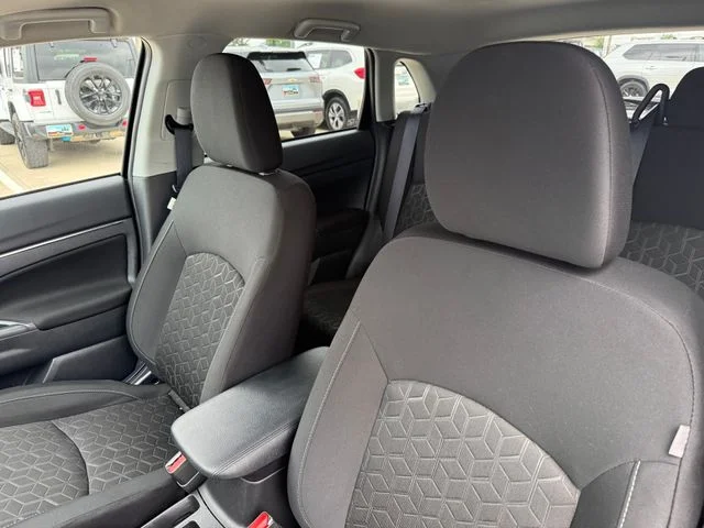 2025 Mitsubishi Outlander Sport - Image 13