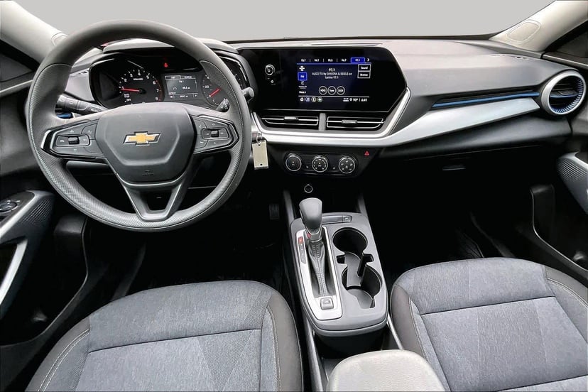 2025 Chevrolet Trax - Image 15