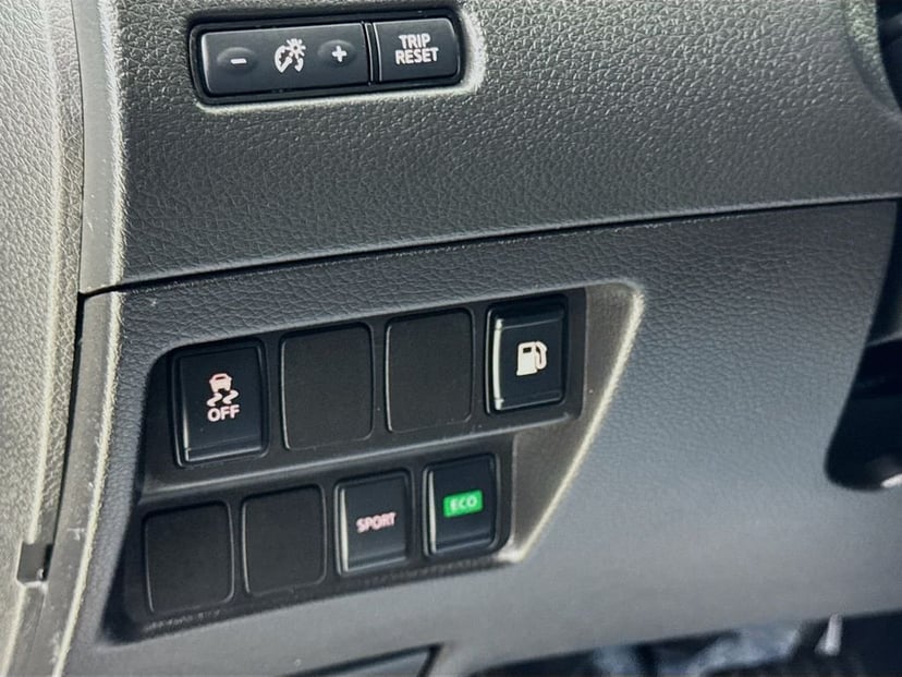 2018 Nissan Rogue - Image 11
