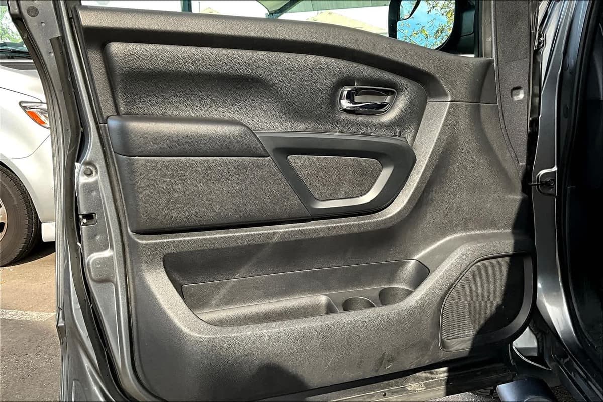 2019 Nissan Titan - Image 20