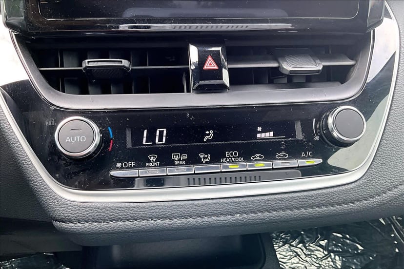 2025 Toyota Corolla - Image 32