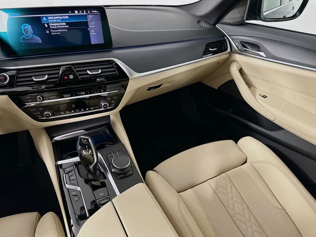 2023 BMW 5 Series - Image 24