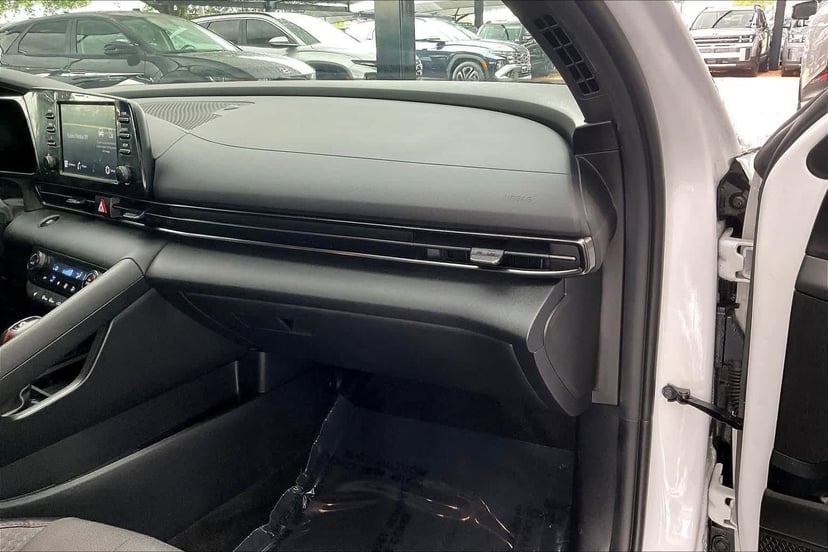 2022 Hyundai Elantra - Image 19