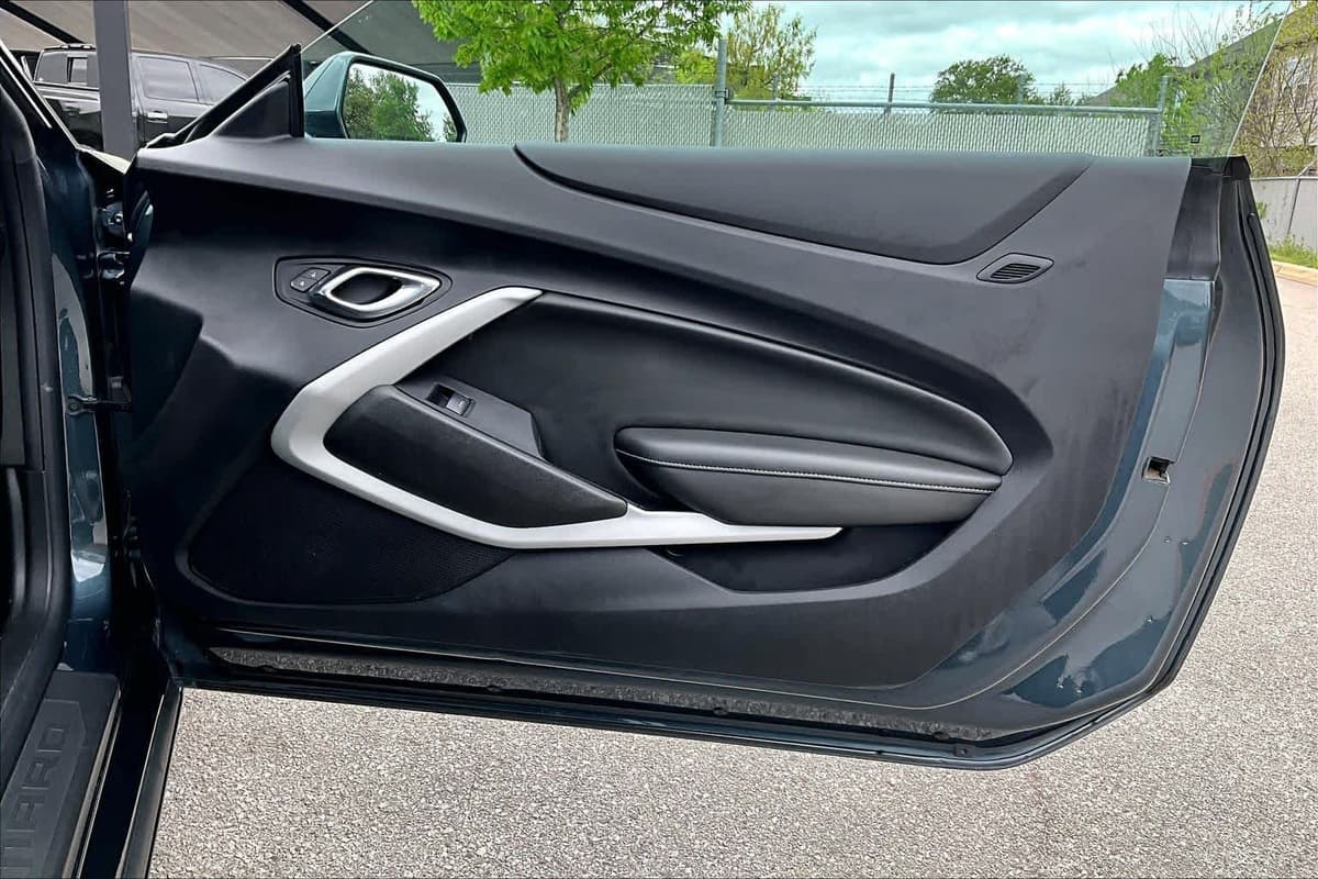 2021 Chevrolet Camaro - Image 22