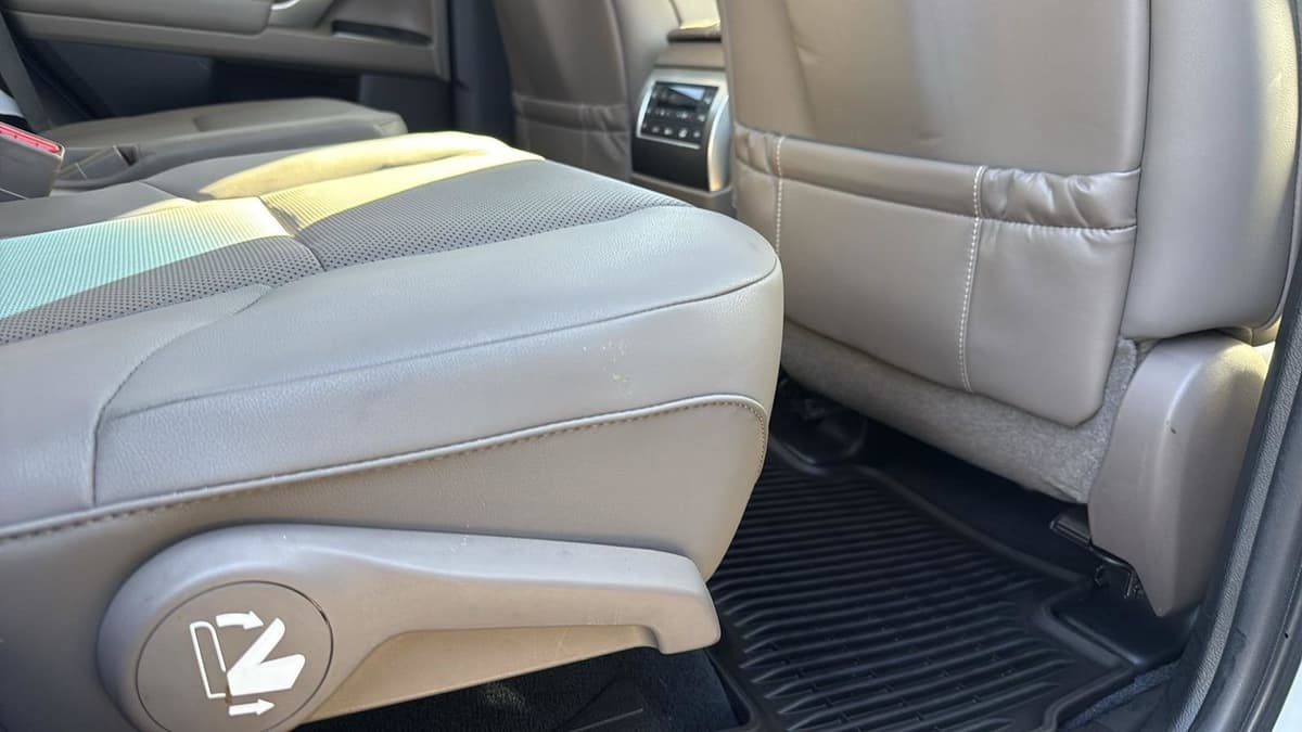 2023 Lexus GX - Image 27