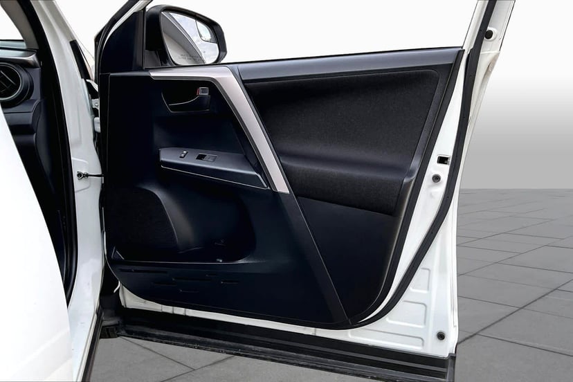 2017 Toyota RAV4 - Image 22