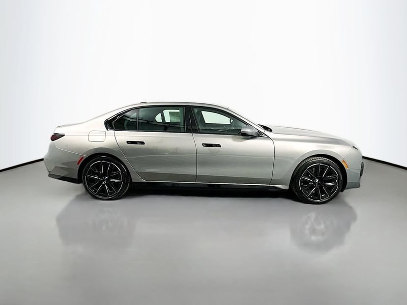 2025 BMW i7 - Image 4
