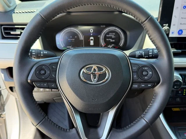 2023 Toyota RAV4 Hybrid - Image 11