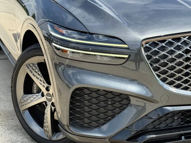 2023 Genesis GV70 - Image 3