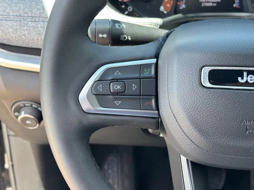 2025 Jeep Compass - Image 9