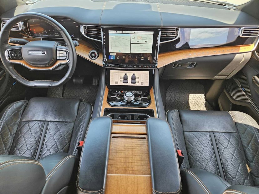 2022 Jeep Grand Wagoneer - Image 24