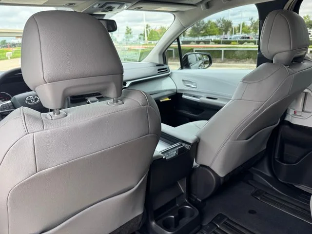 2026 Toyota Sienna - Image 20