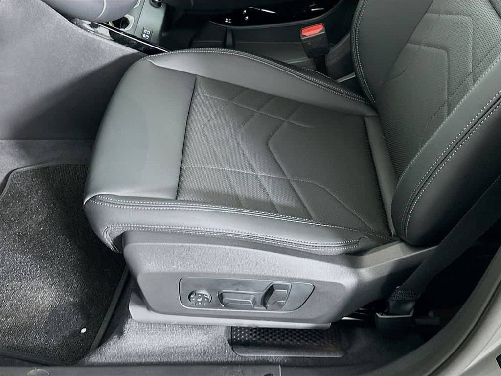 2025 BMW X1 - Image 21