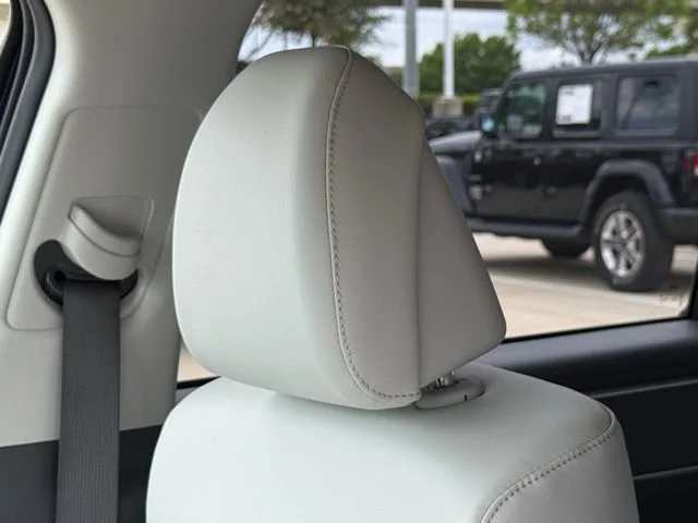 2025 Hyundai Santa Fe - Image 14