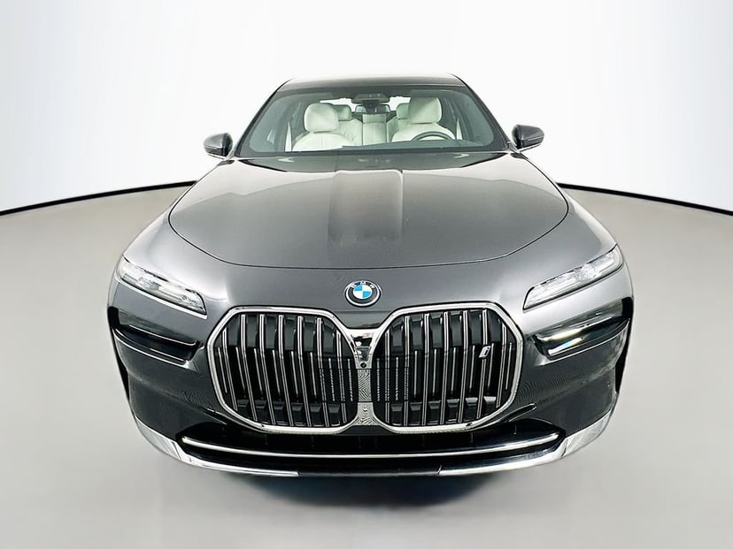 2025 BMW i7 - Image 2