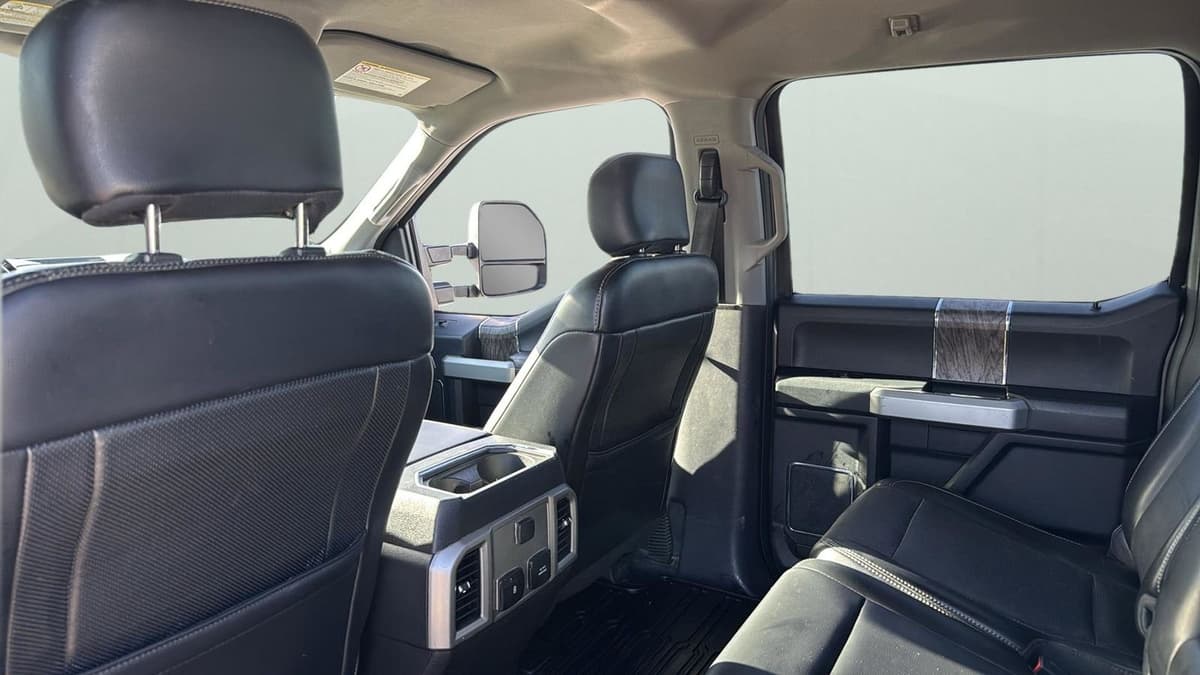 2018 Ford F-350SD - Image 29