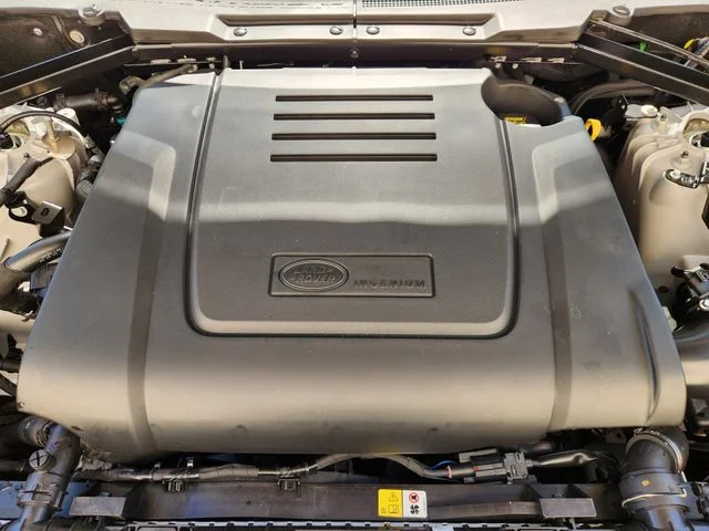 2026 Land Rover Defender 110 - Image 21