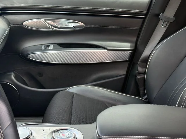 2023 Genesis GV70 - Image 11
