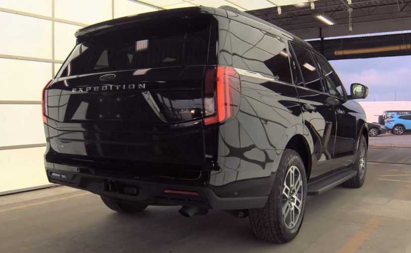 2025 Ford Expedition - Image 2