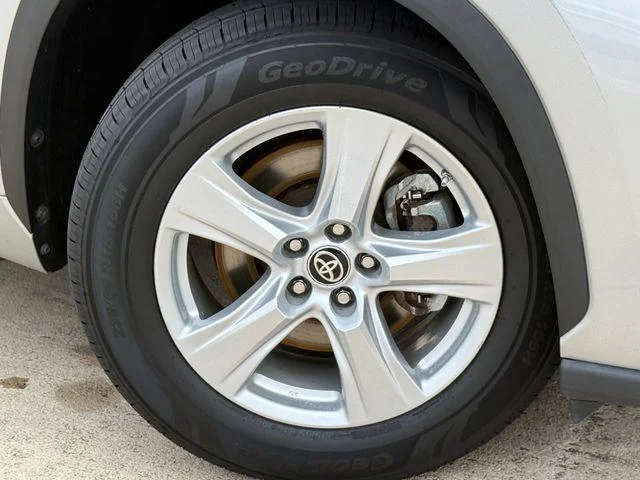 2023 Toyota Highlander - Image 30