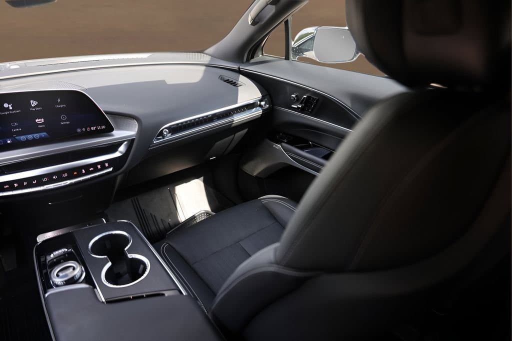 2025 Cadillac LYRIQ - Image 26