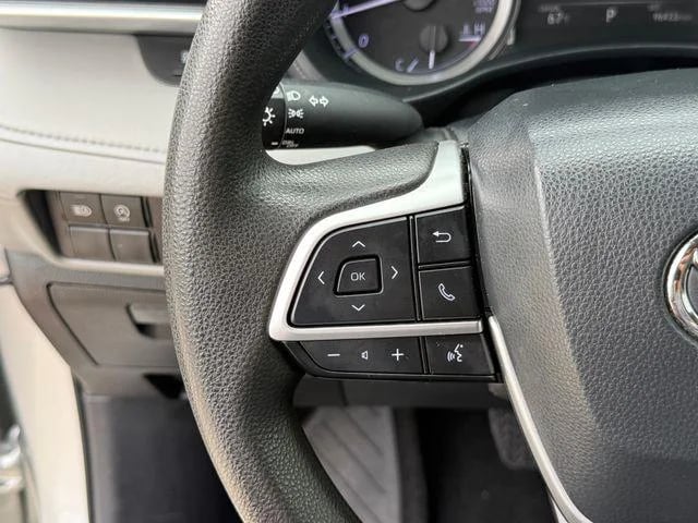 2023 Toyota Highlander - Image 40