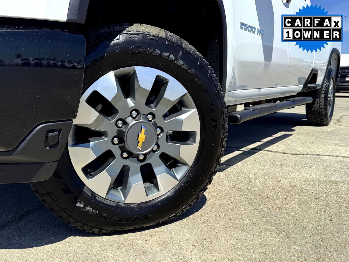 2025 Chevrolet Silverado 2500Hd - Image 2