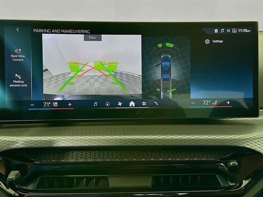 2025 BMW 3 Series - Image 14