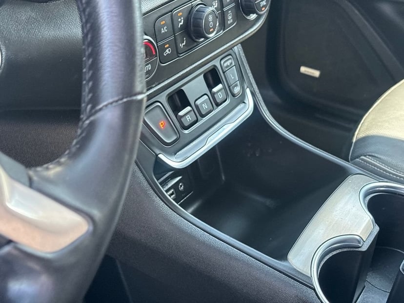 2021 GMC Terrain - Image 10