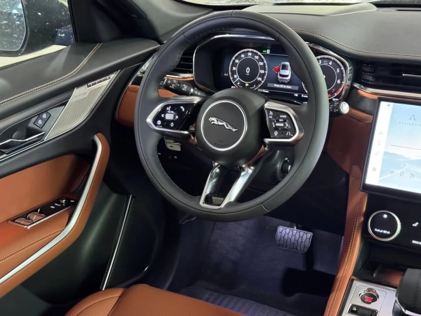 2026 Jaguar F-PACE - Image 18