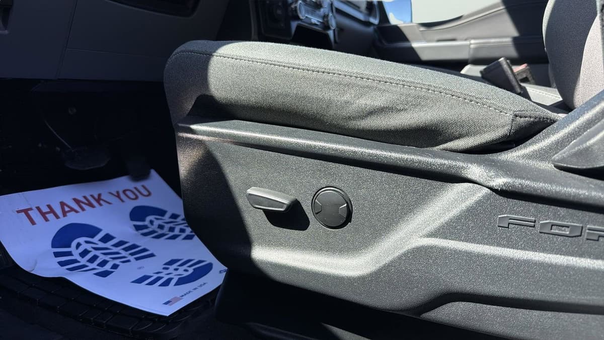 2025 Ford F-150 - Image 12