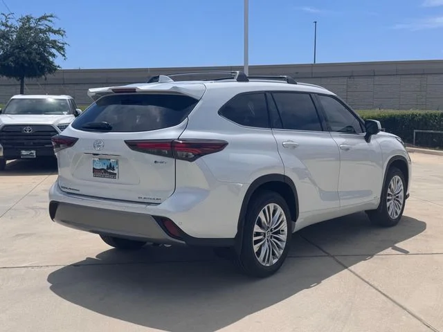 2026 Toyota Highlander Hybrid - Image 5