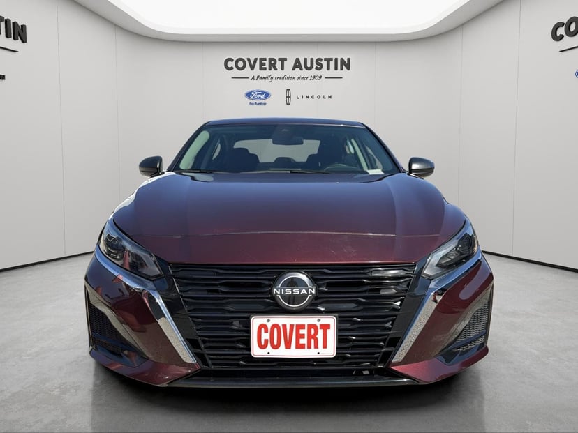 2024 Nissan Altima - Image 8