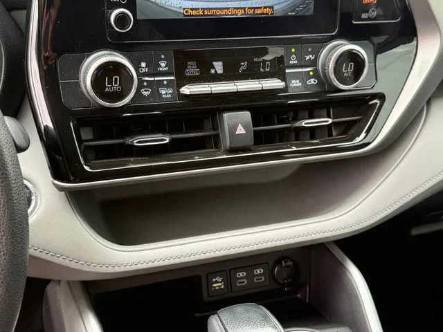 2023 Toyota Highlander - Image 19