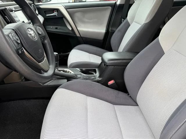 2015 Toyota RAV4 - Image 10
